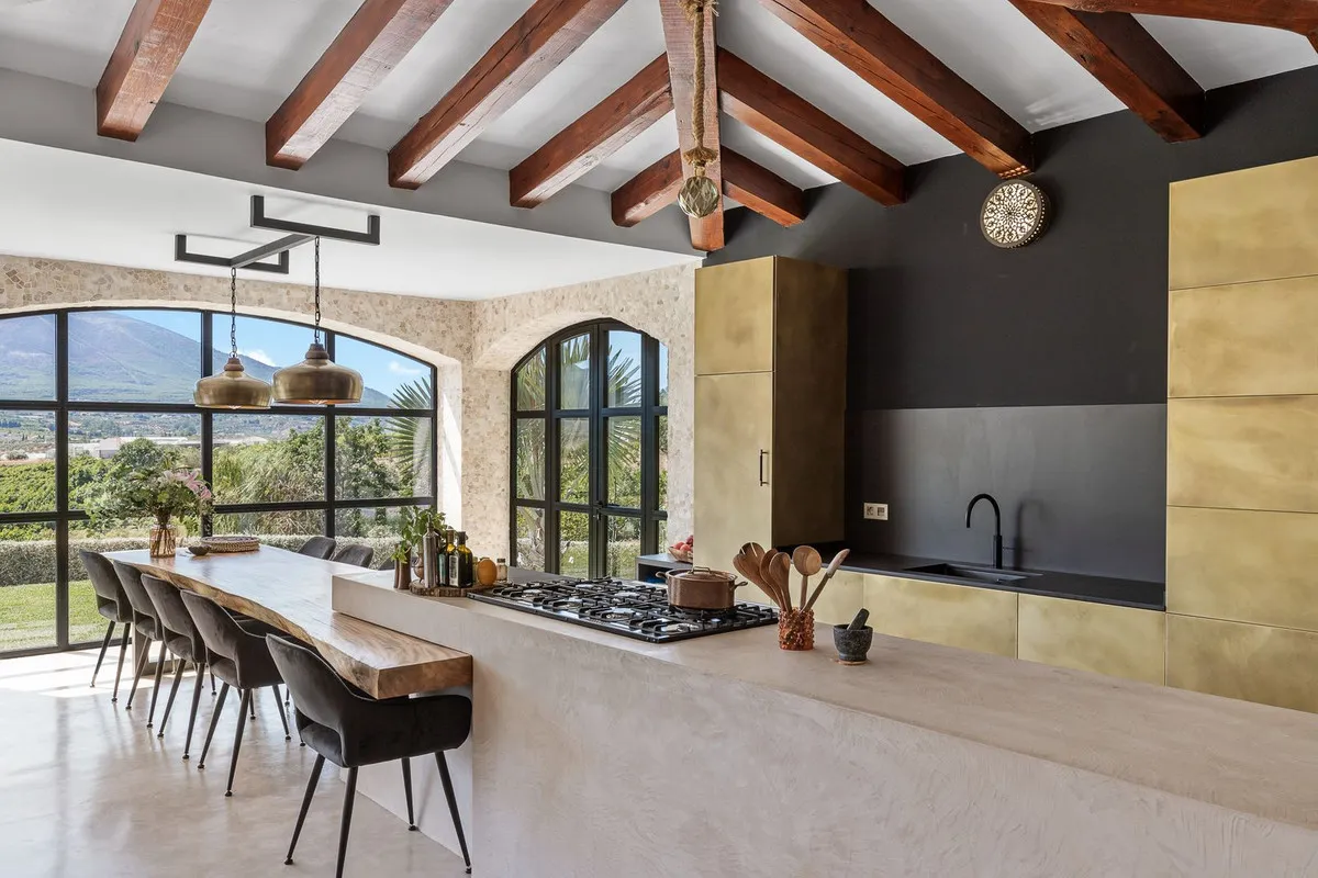 bcee1d9b-90dc-466a-9d4c-516c337dd4b3