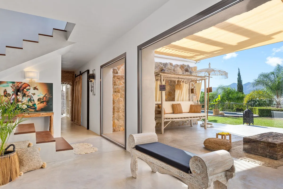 dd4a9c70-71e3-41de-88b6-c6484ca2559d