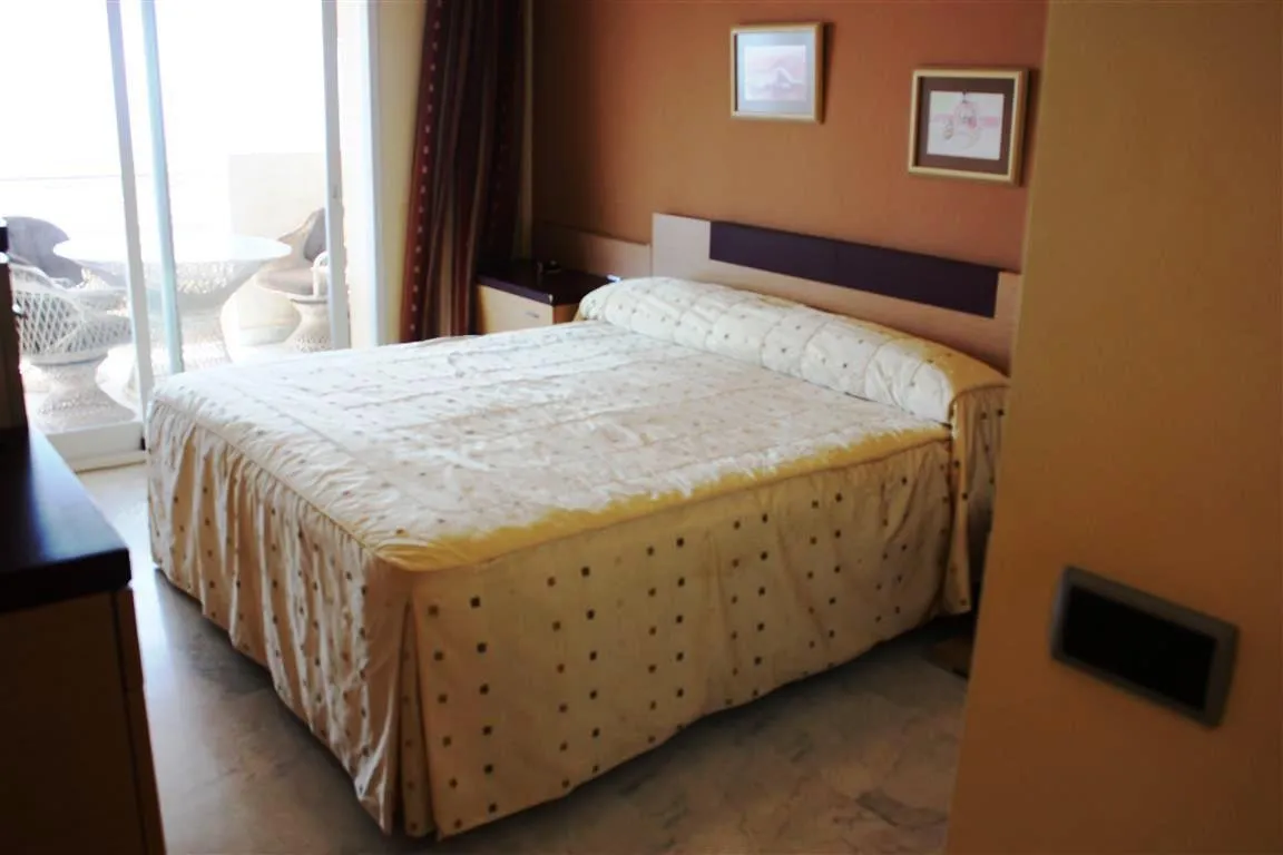 19d4a567-2b1c-4543-ac04-4fc3b4dcf077