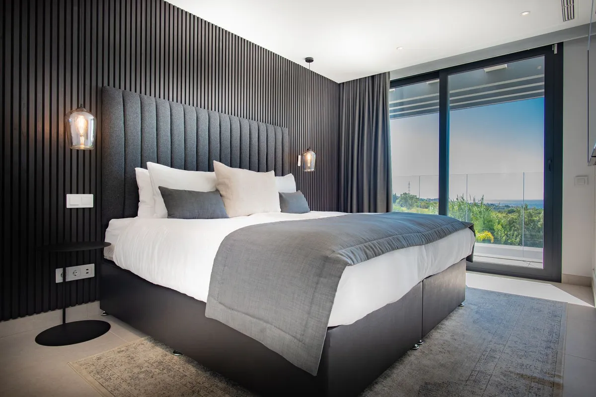 ffb0300a-2687-4894-8a4e-2b572a2c574d