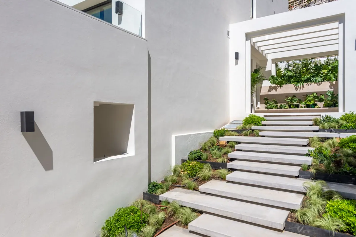 183ecd0c-a3d9-4d60-9a37-647cc3a89cdc