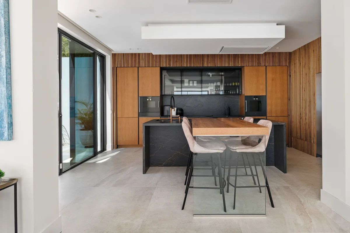 7073ad6f-d698-4327-b3cb-b196b7158b30