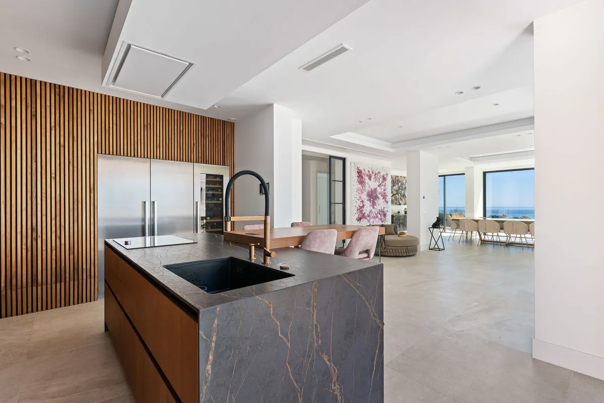 b0ac57b7-d073-4abc-8e12-40b49e40db6a