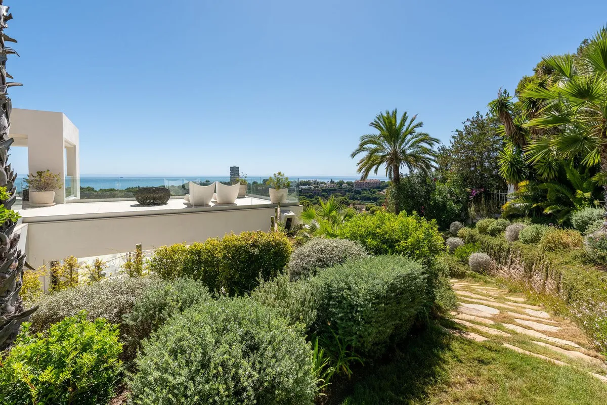 b4feb81b-4165-4f1c-abab-30342588489b