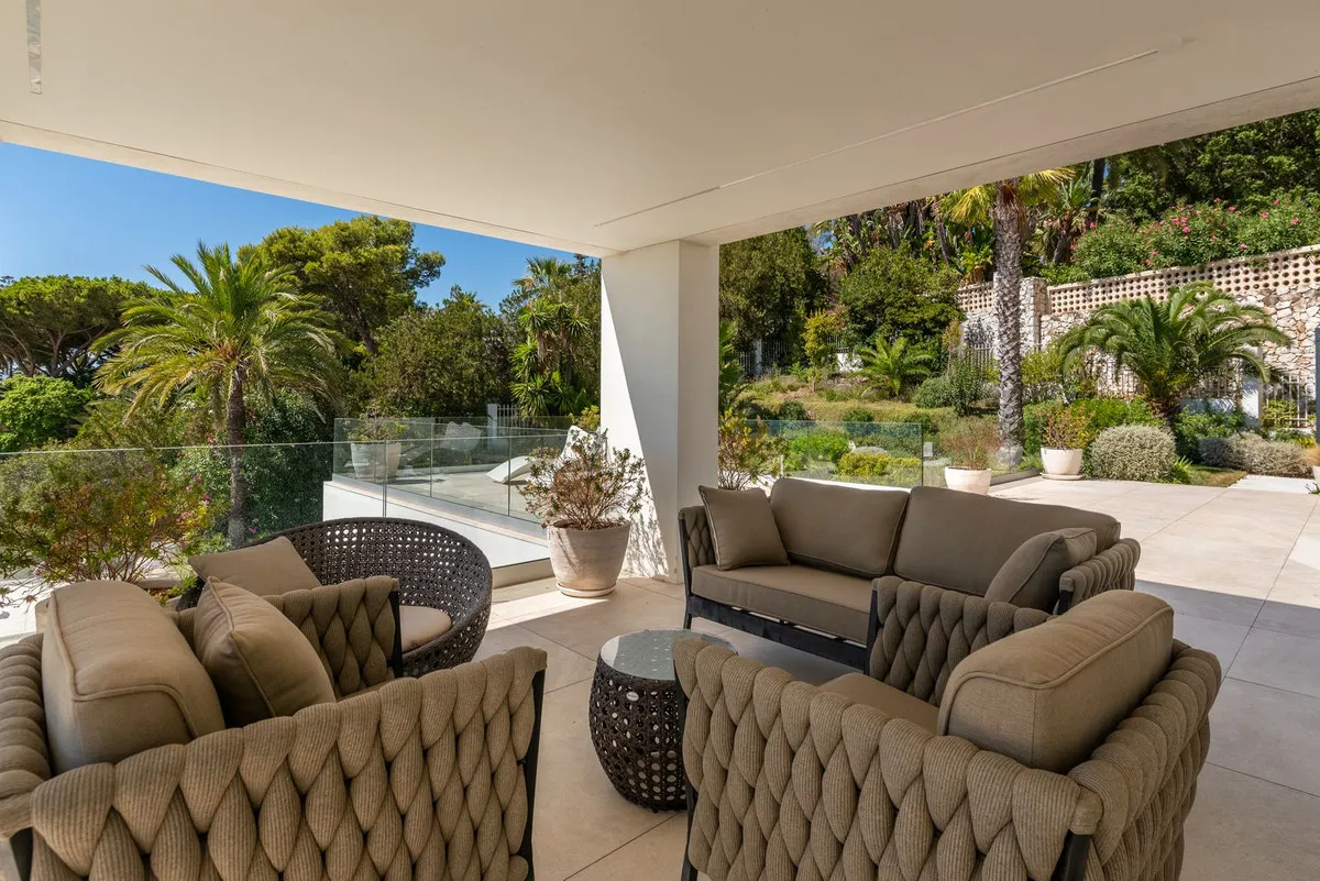 e2d15ffc-422c-47dc-acad-1870df8fe1a7