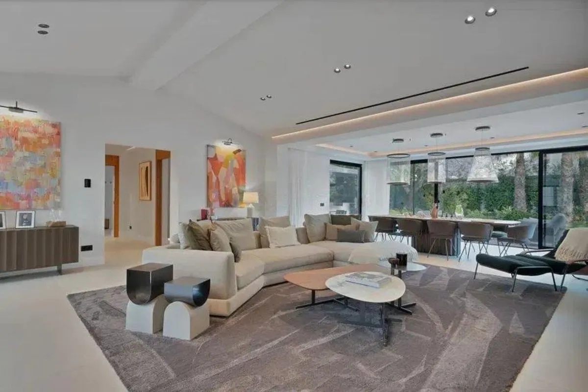 06fbc497-3356-48d3-b200-6cf938b2c1c4