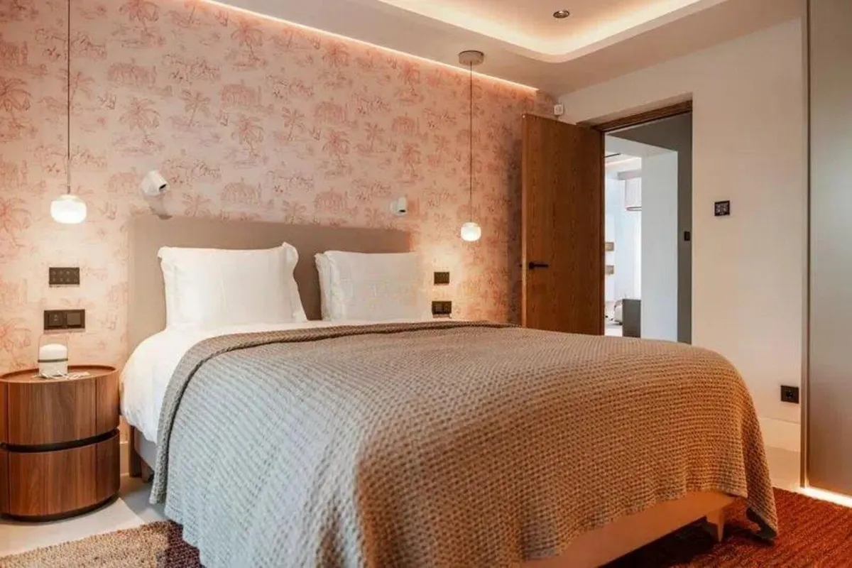 834dfff5-35db-48f5-9d32-7d225b23b14a