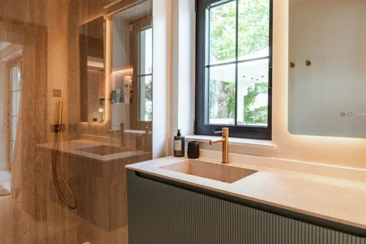 862e68ee-4f3b-4af2-9eae-9e1e209f96fb