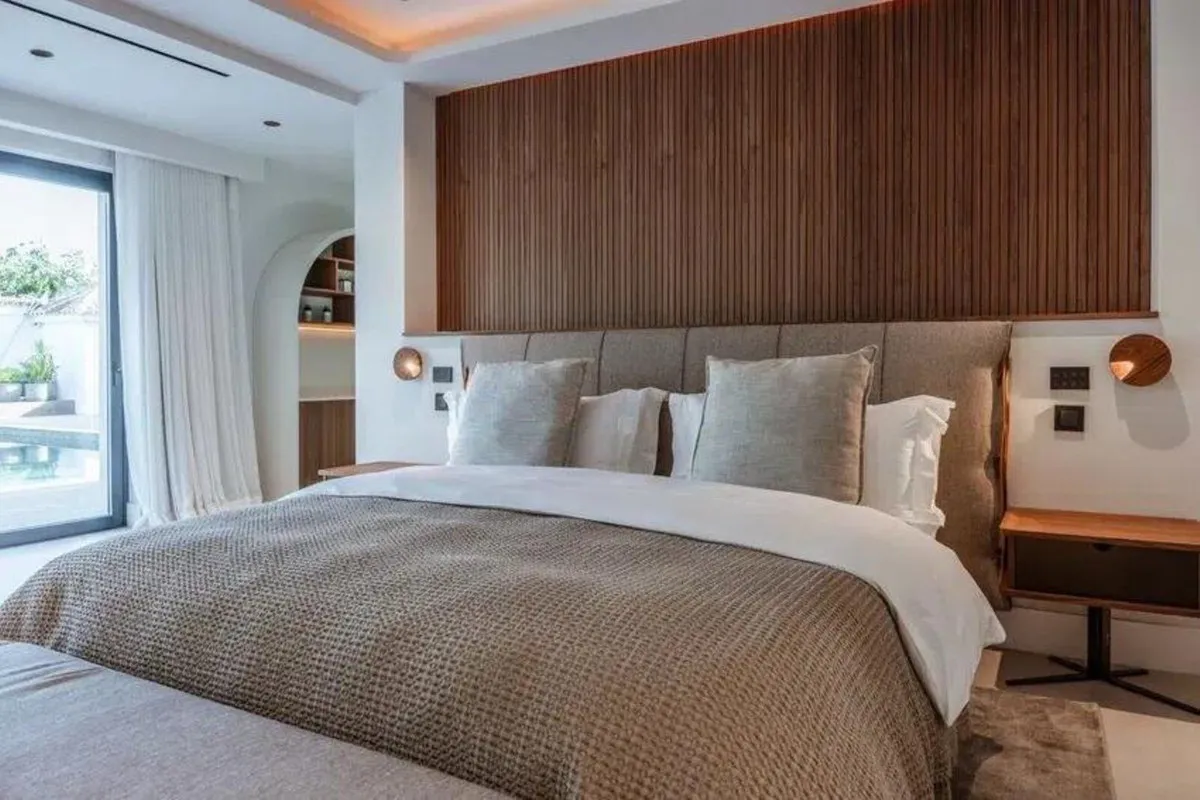 ce9219c1-c118-4d2f-8a94-4aa934fdd6d1