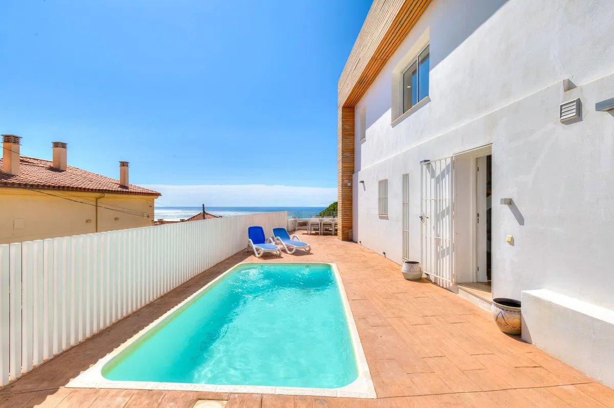 b7f28981-07e5-4a37-9353-8f5320608acd