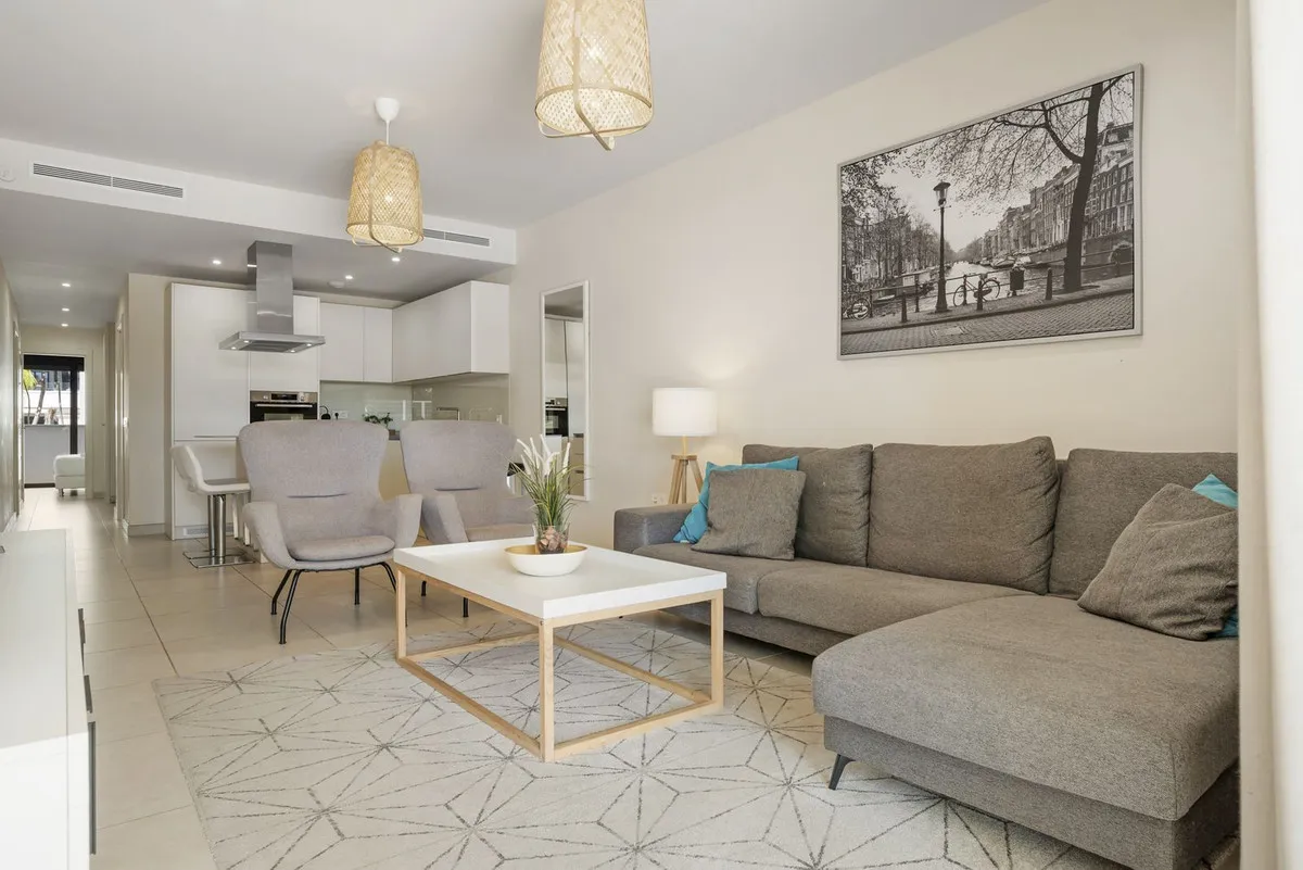 a99fd930-2246-4aaf-bf6b-7547a8a22348