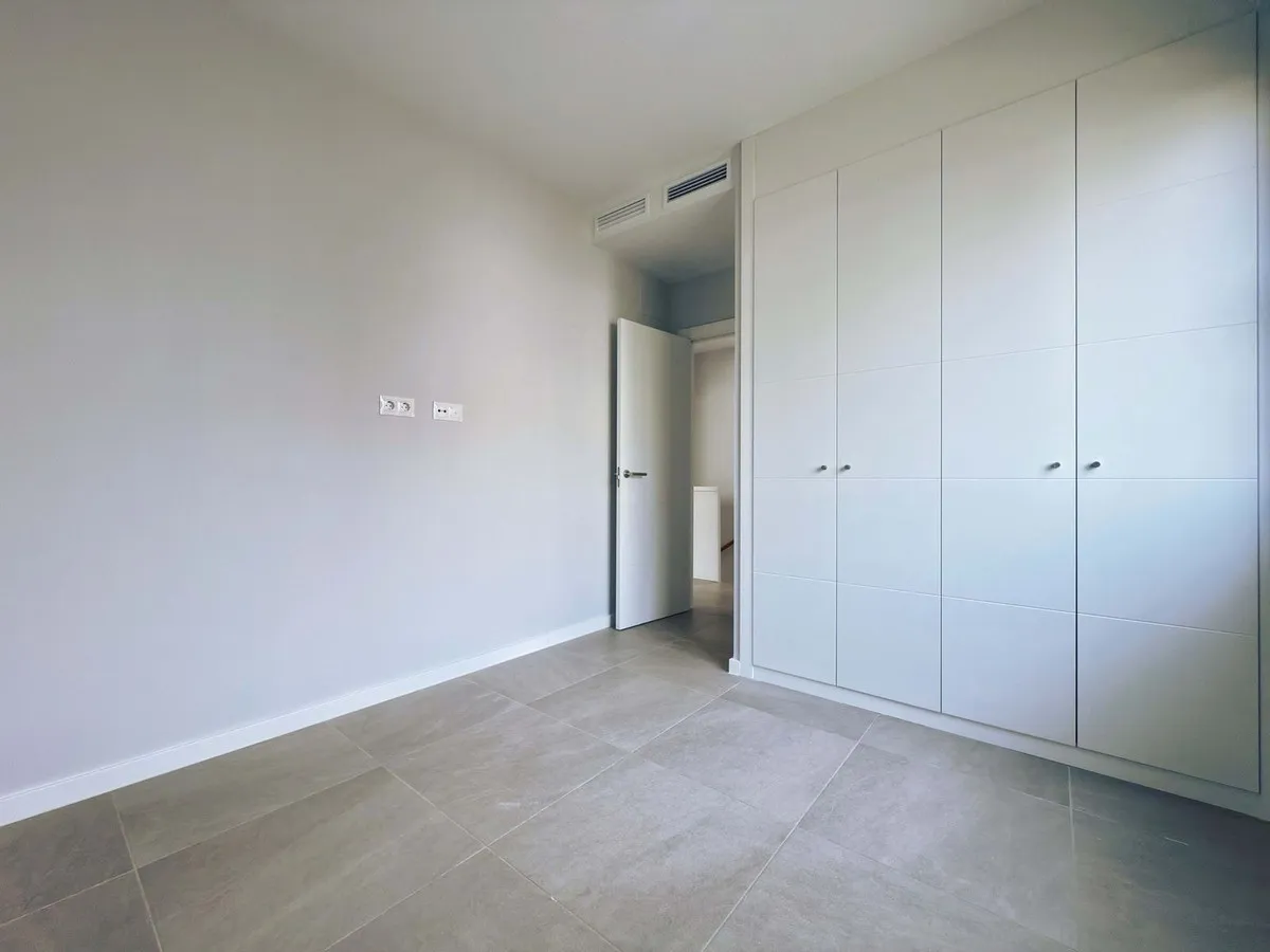 20108625-1652-41f1-b487-cbad7a396c94