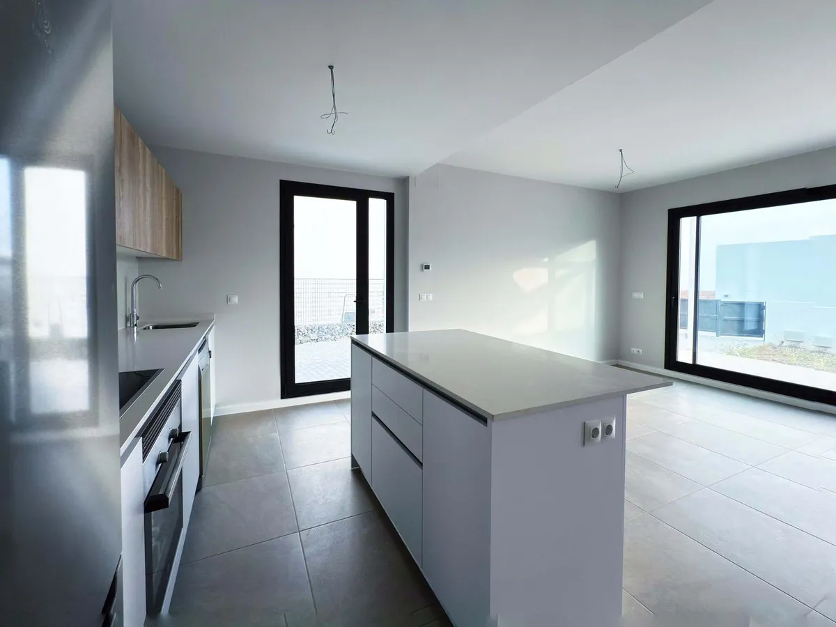 3abac694-2cad-4af6-b069-69f86f9f1ada