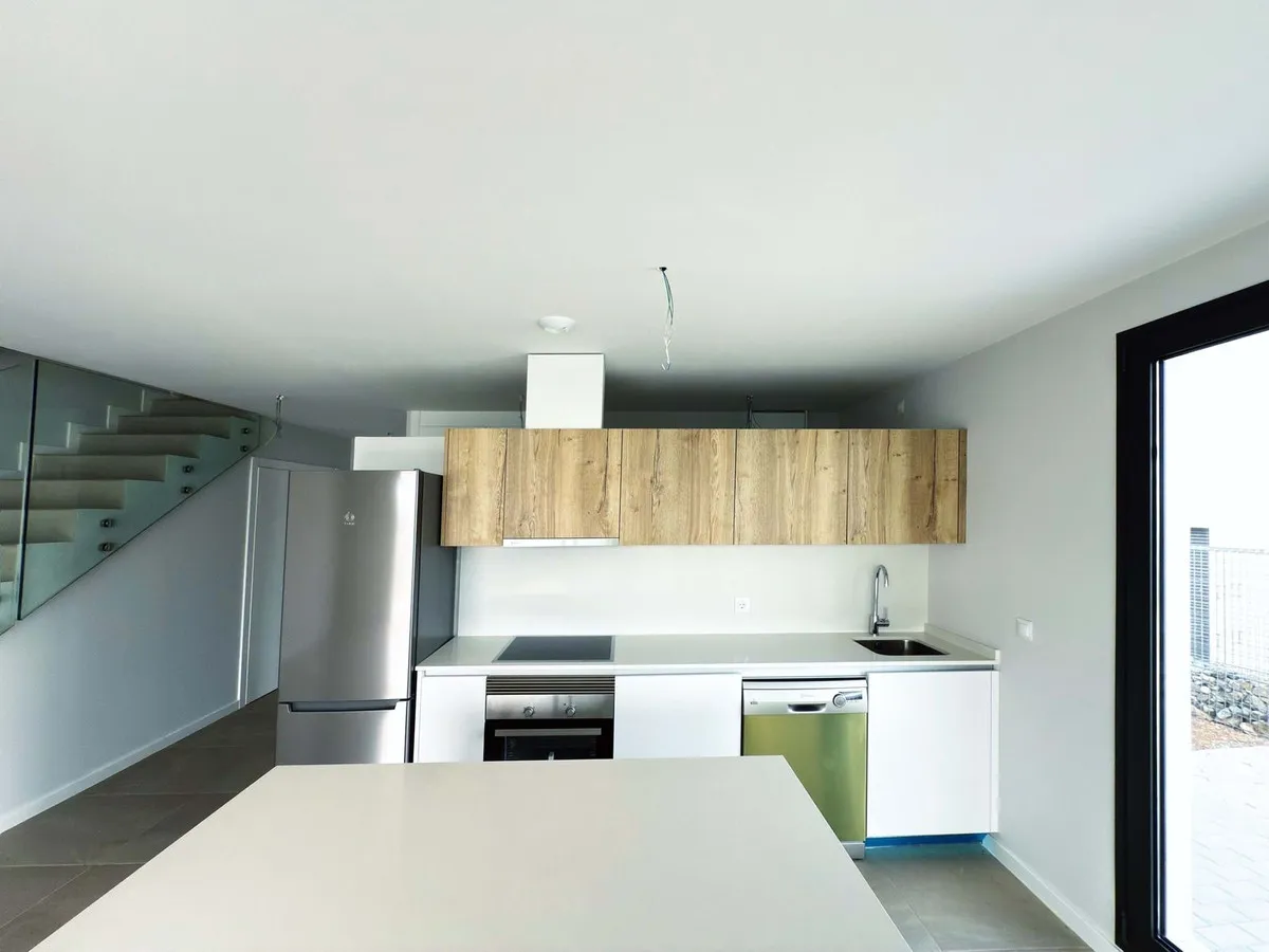 a20161b4-0007-4efc-937e-67d0ce42d432