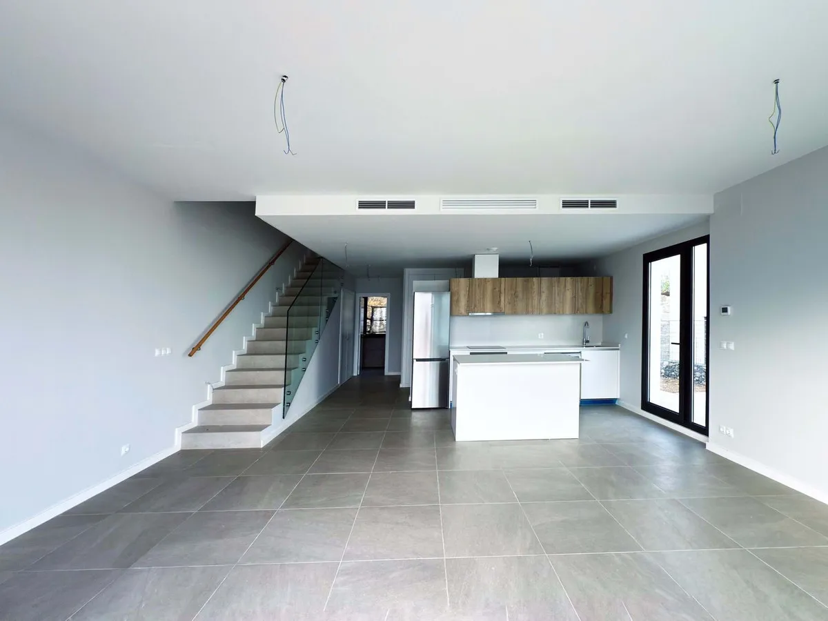 ba79cce5-0a11-4209-acea-70d0ba45446a