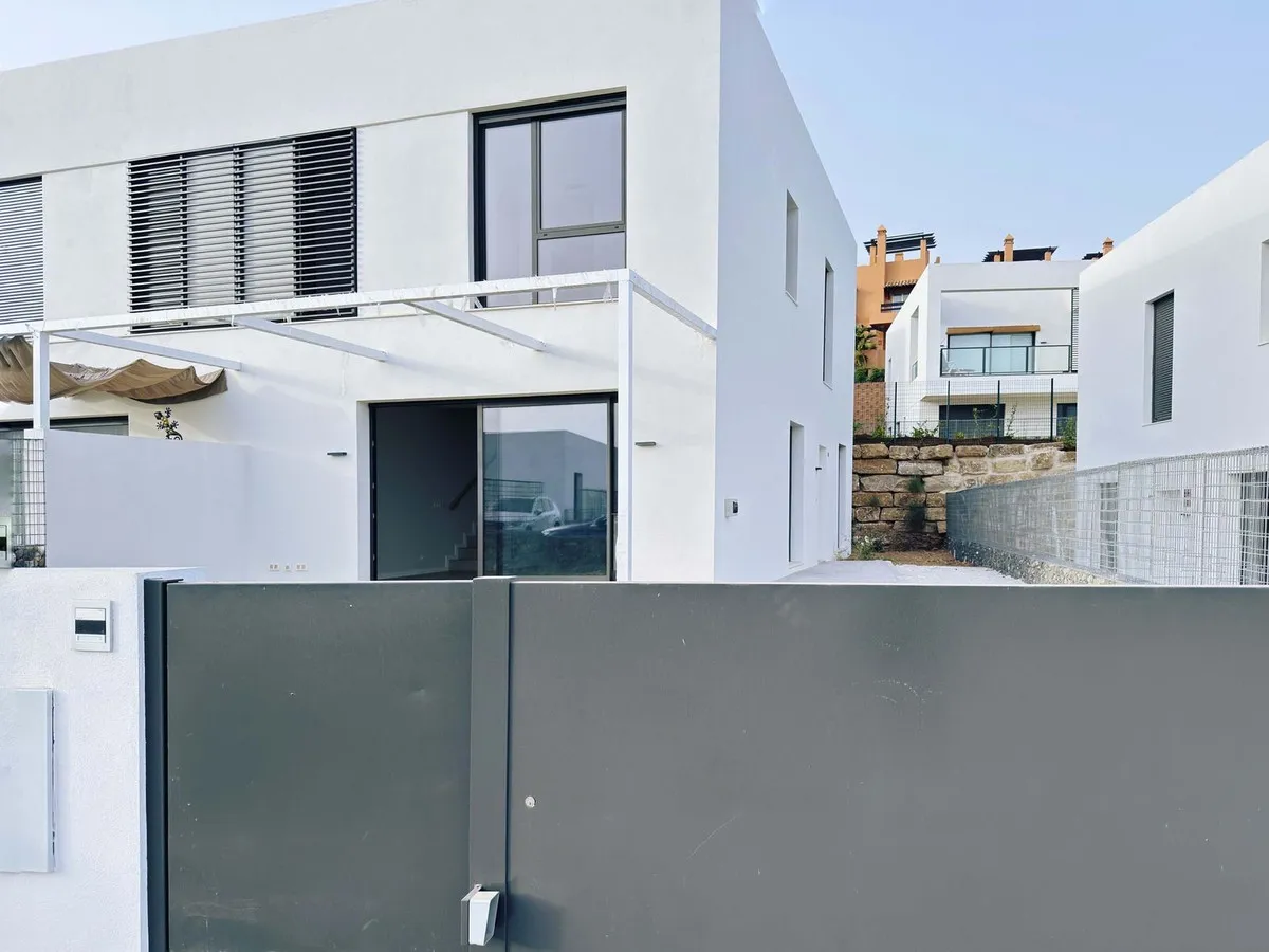 e130f0b2-a0c3-41e5-acb9-9db47fc528a1