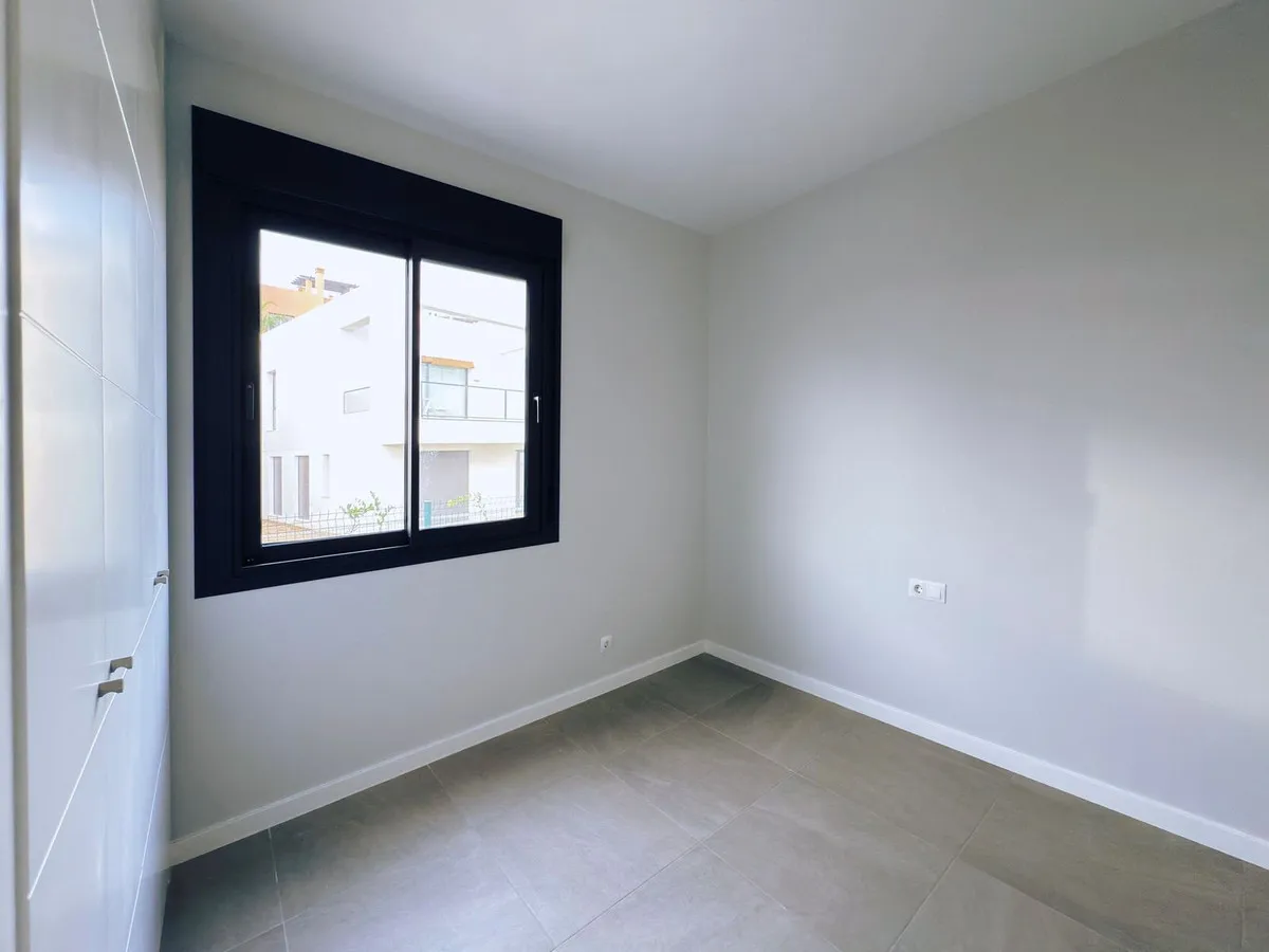 f5abe151-4d7c-4b96-ad9b-f365e68e7311