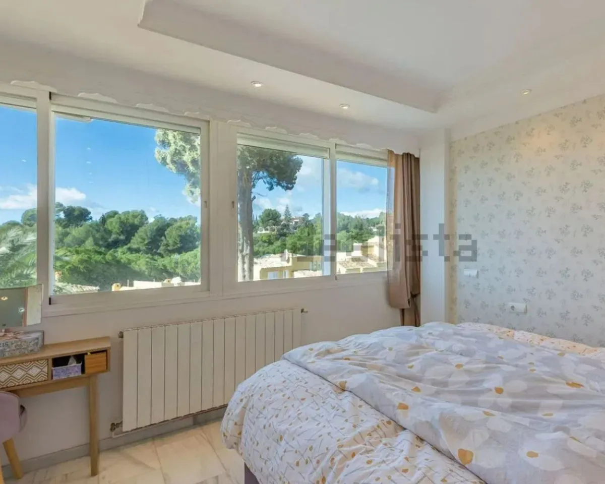 f2811dcb-dd9f-460d-ba64-e1a09a8a46fa