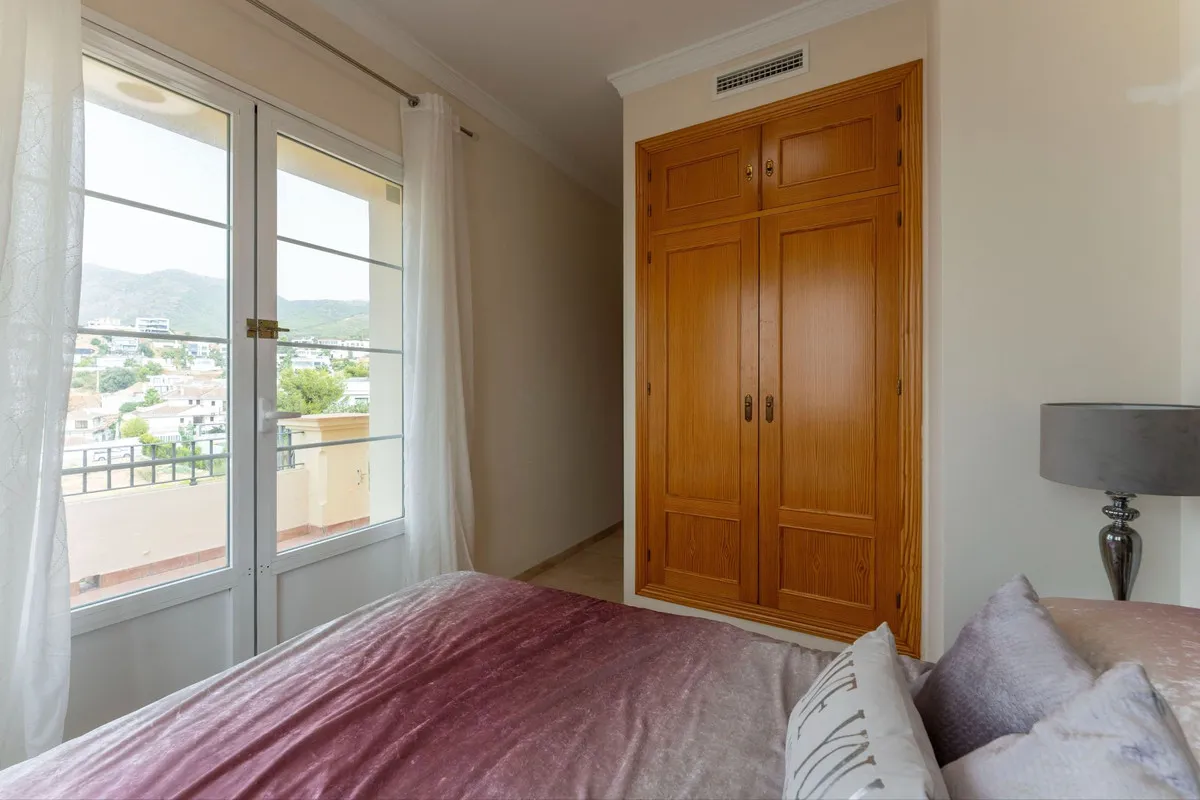 b495a95d-f970-4dd2-ad19-78bf0e503174