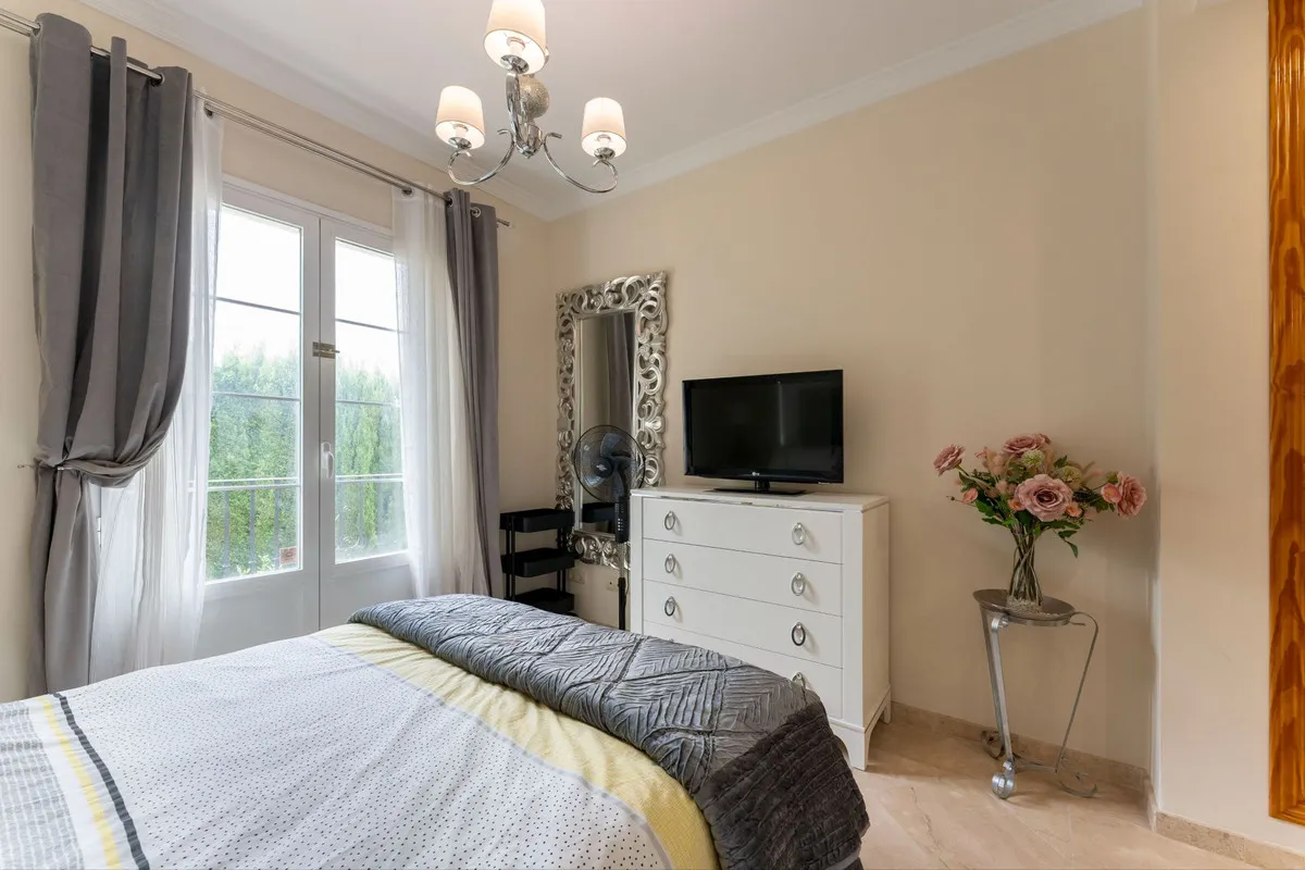 c3a399fe-b3eb-4ecb-aae5-6e786456f7c4