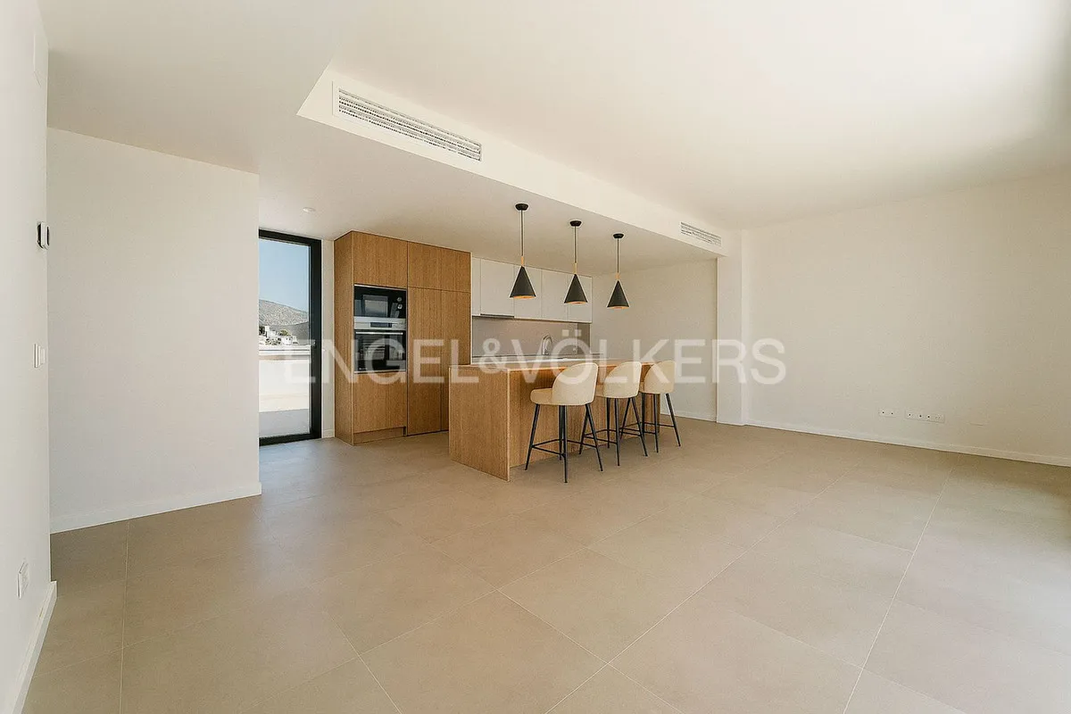 eb8903c2-df66-4b5a-b0b1-6ef63b9d06a3