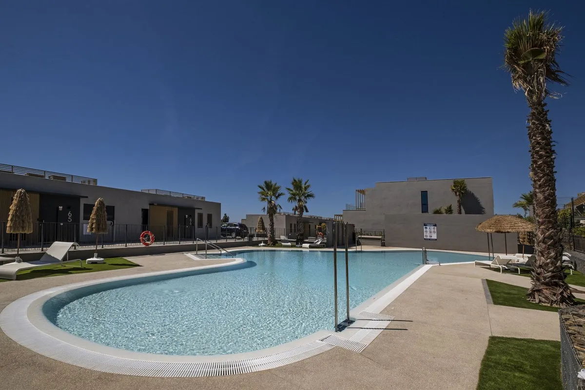 052d62ed-f779-419b-9c8a-6b4076d1fd4b