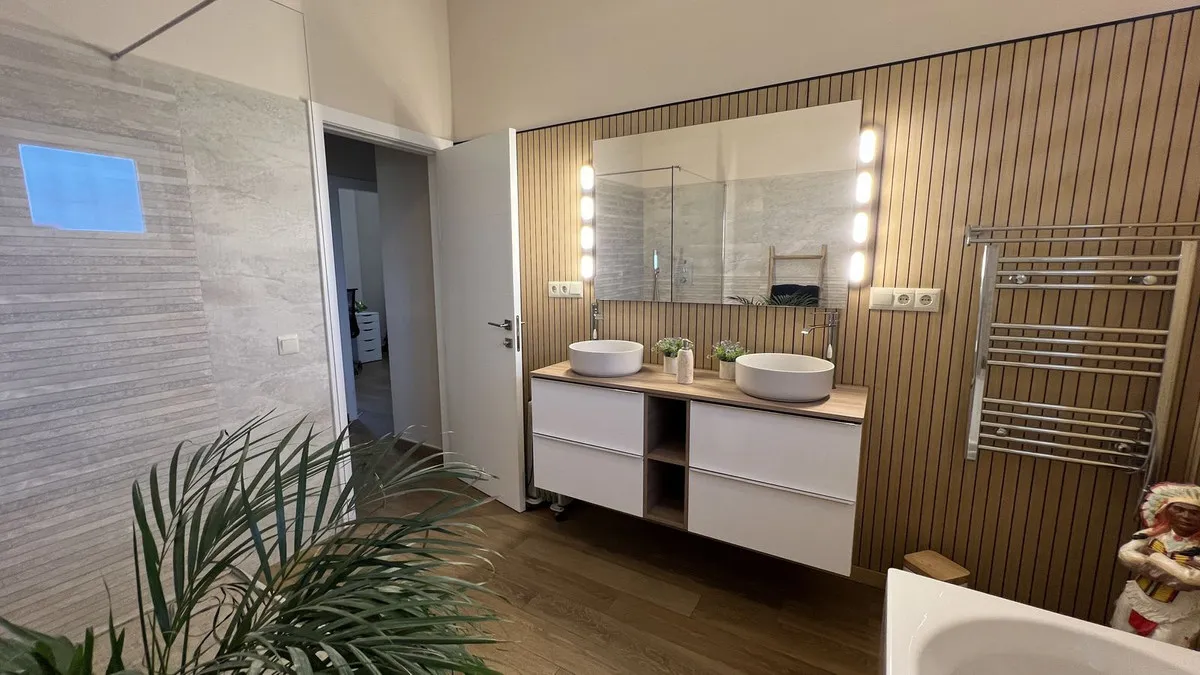 0ba94d5c-beed-4f0c-8126-2933d24b673a