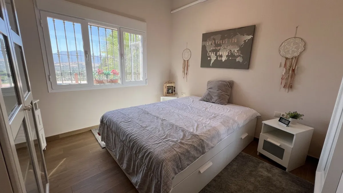 2009f137-f2fc-4e39-a5cc-40fcc9fb7f13