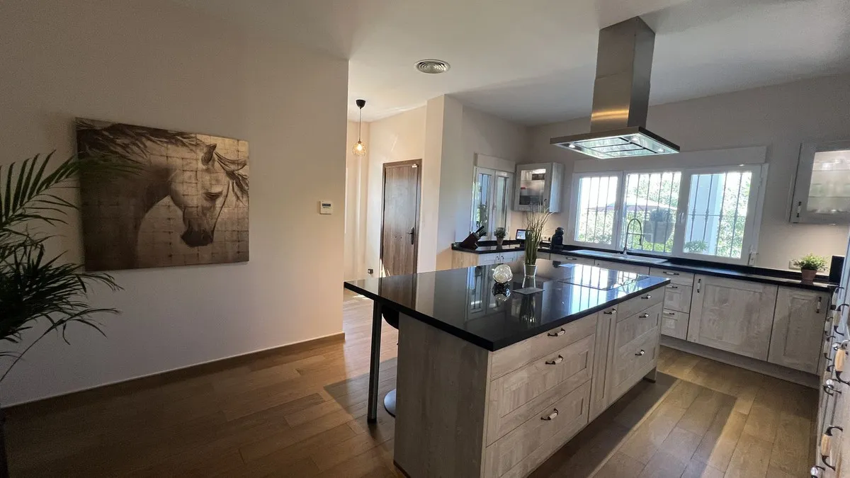 dbe9eac6-b66b-4bac-b1b5-cbaec9c92998