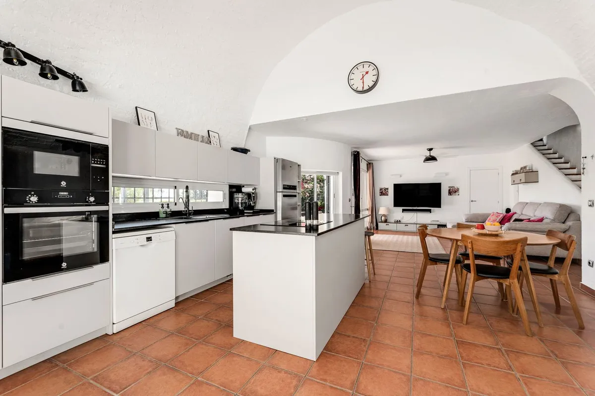 3d874125-45b9-475b-9d1b-42316d097ca8