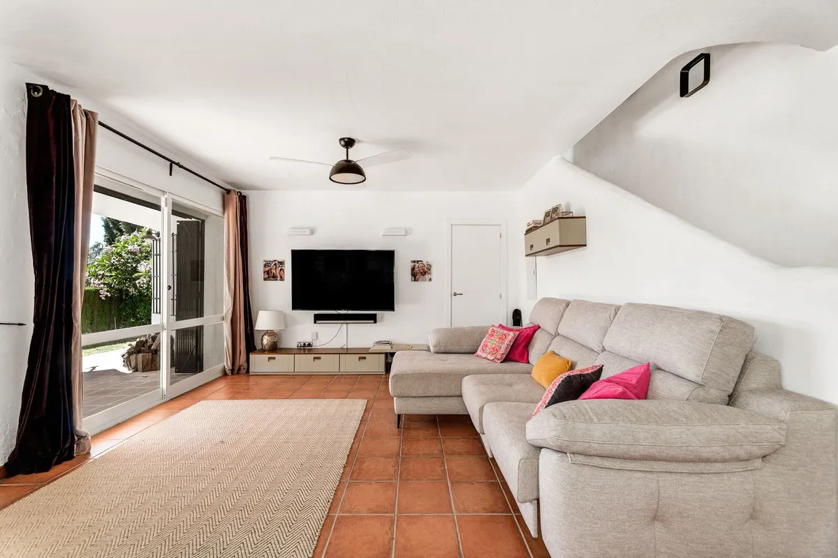 9e403617-dd3b-44a4-818d-be2db40b3df7