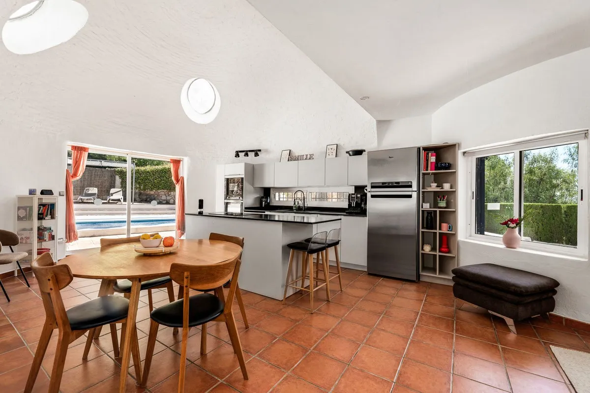 fb2424bf-d8c5-42ad-ac5b-0515d6b33a21