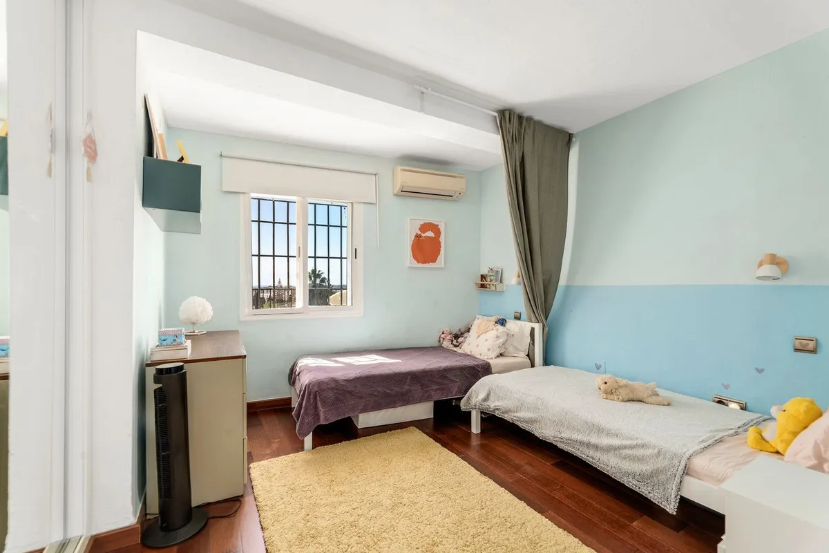 ffe25eac-d82c-4a35-bd32-768e0595ab99