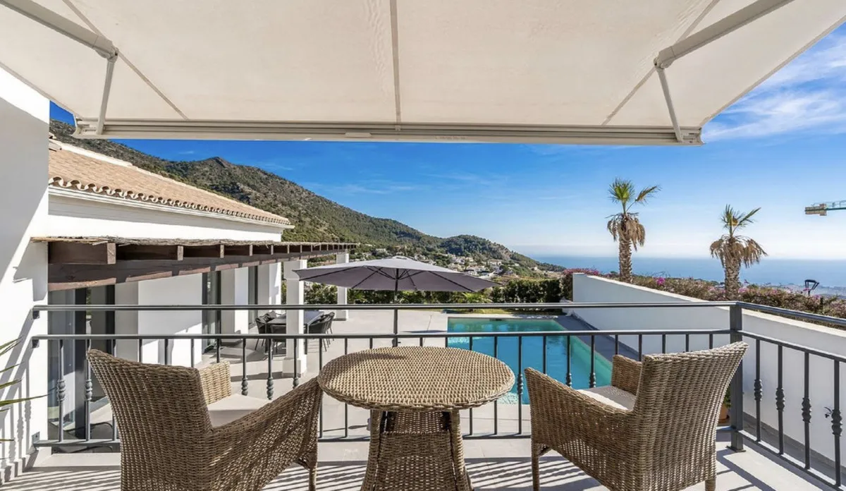 06e49278-6dda-423c-9de2-7fce0688a9c1