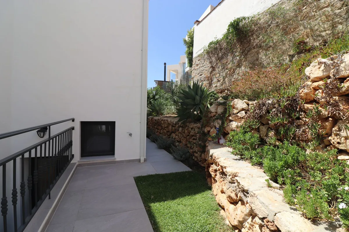 8b452979-d0eb-4a84-a318-3f09bcacae7e