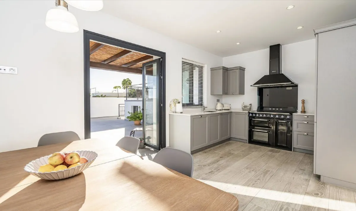 b16959d5-a4fa-4928-80e2-ccfb02684705