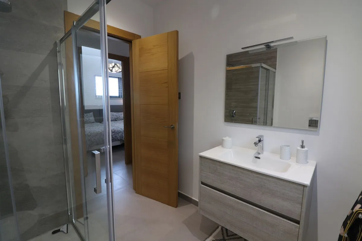 e0c8a370-5bc7-4fe1-b60d-7888cf9f0333