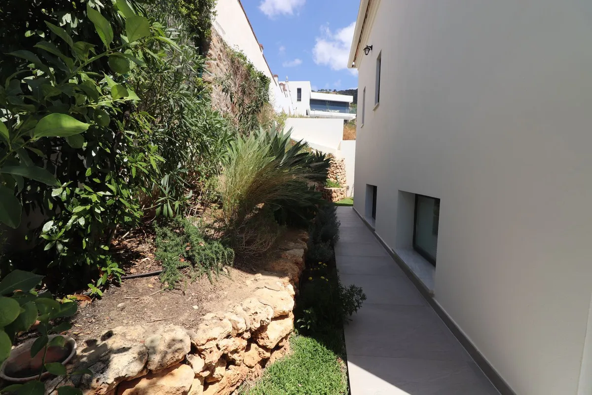 f3968a38-9be1-4ccf-9998-83d8ed183471