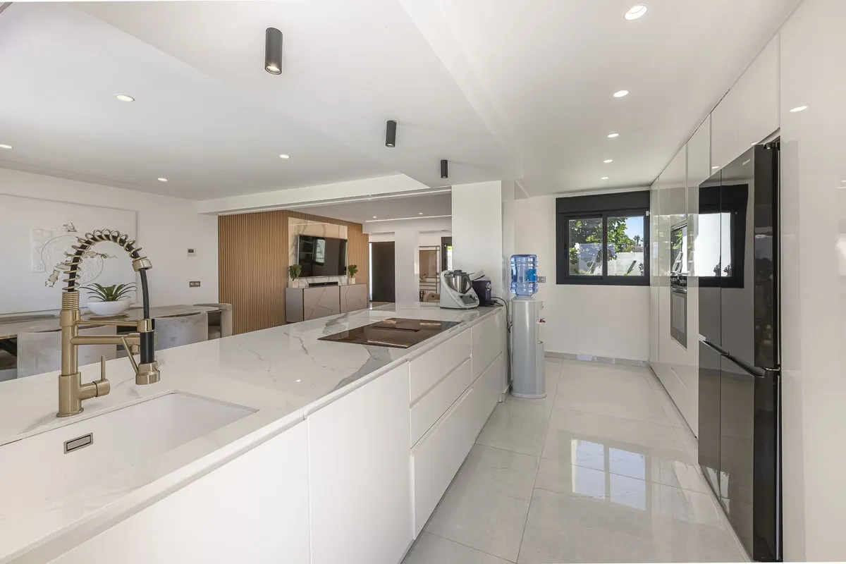 326547c3-563d-4b73-8813-bcbcd4a82de2