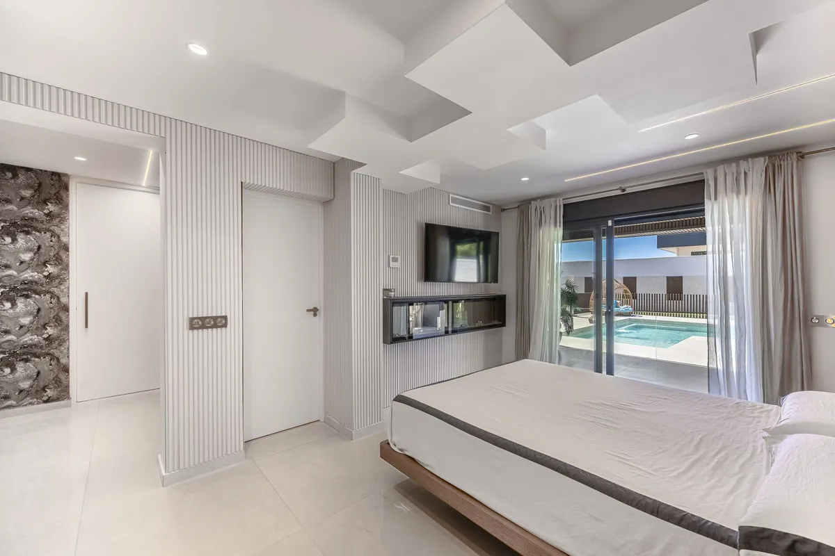 364f6efc-a9bb-457f-9d70-de96693a3eae