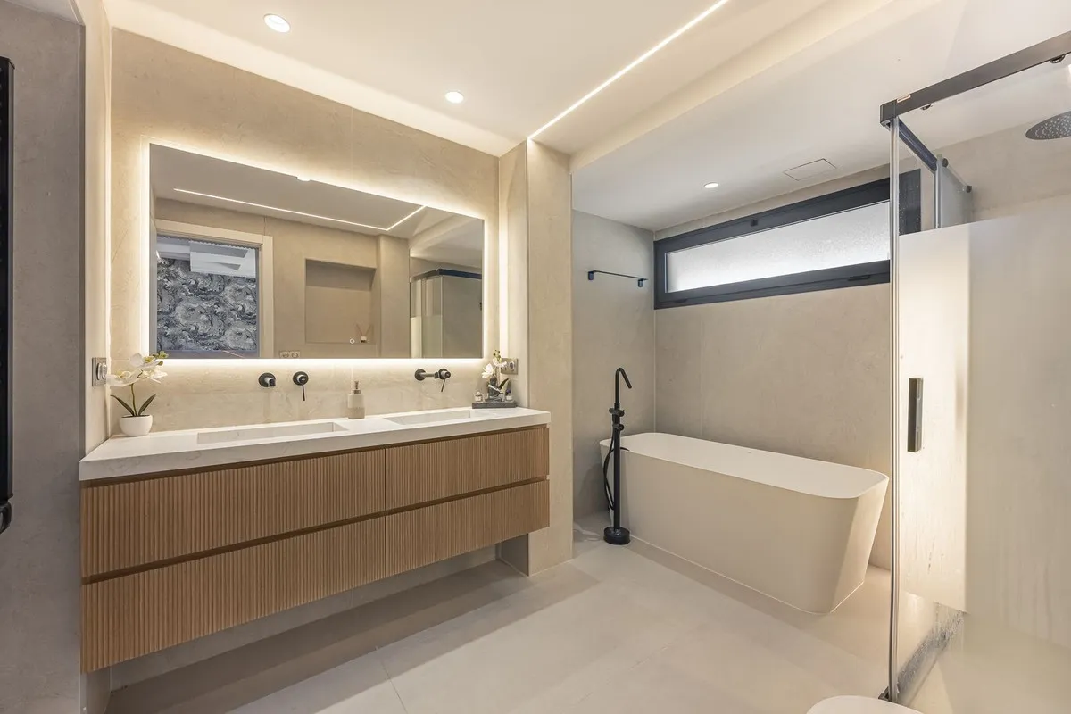 58cca062-b9af-409b-992a-e865203c1849