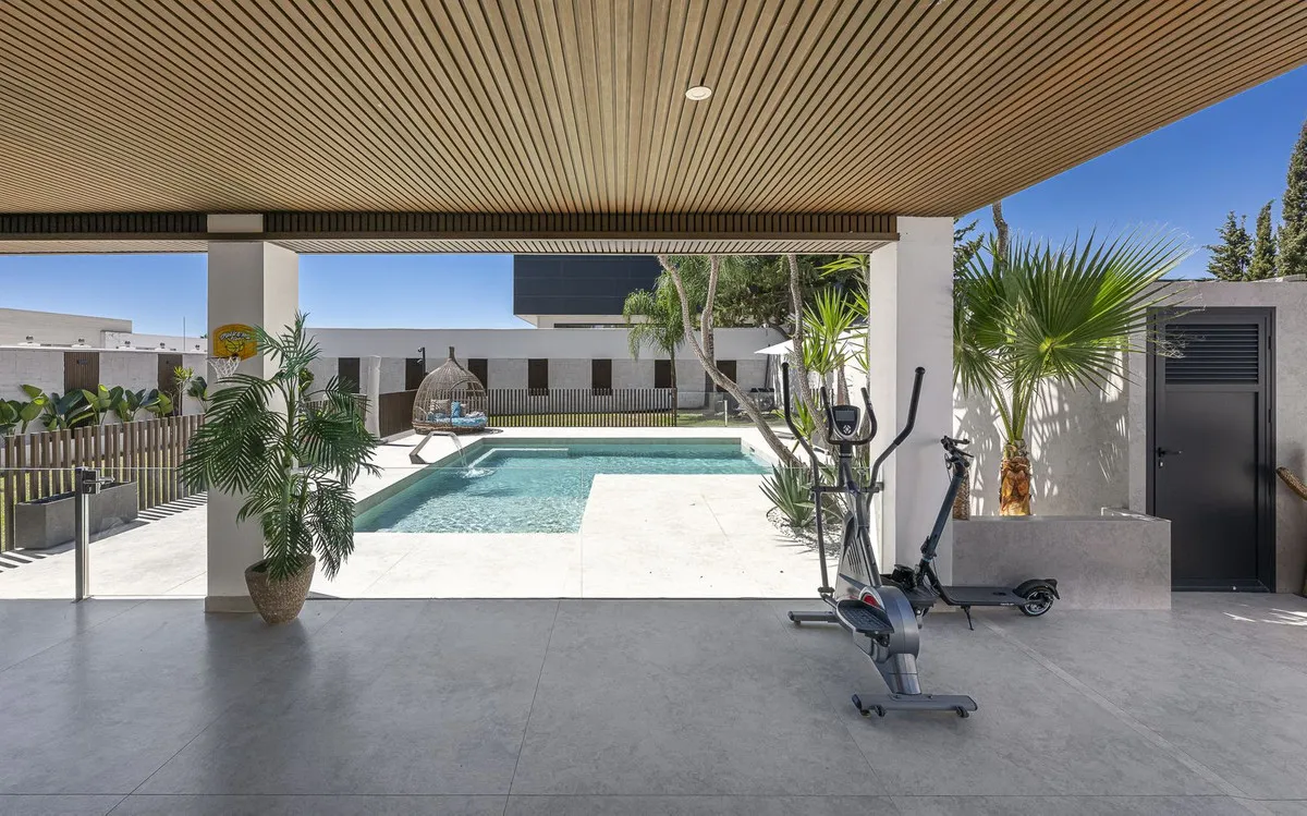 6e7b377c-1204-44fd-b5b1-033fbb1cd8f2