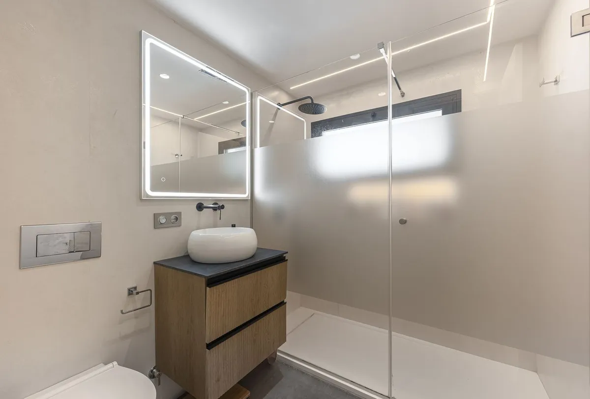 b856a2fa-e926-4bb3-9ad6-82379f3856d9