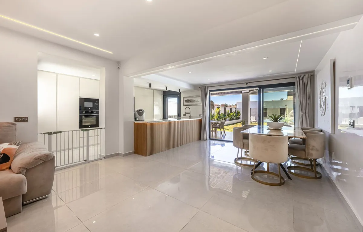 ba159945-7c73-464b-a6ff-d3097b206b40