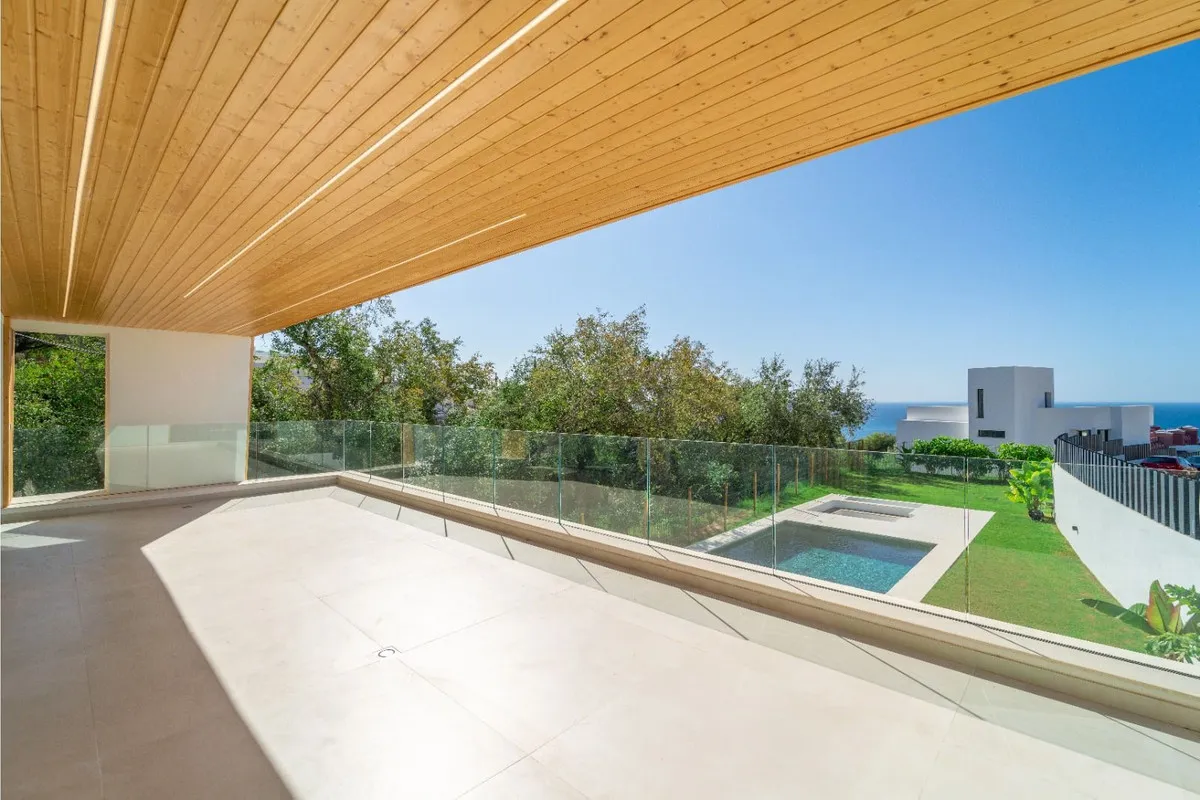 effb0deb-e2b9-48dc-87d1-7a6b98dd6822