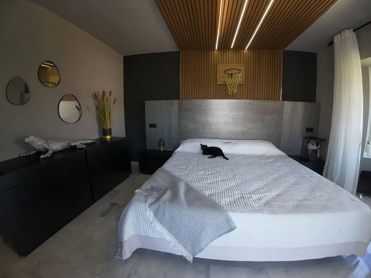 e70574b2-0634-491c-8dbe-a3a91572af61