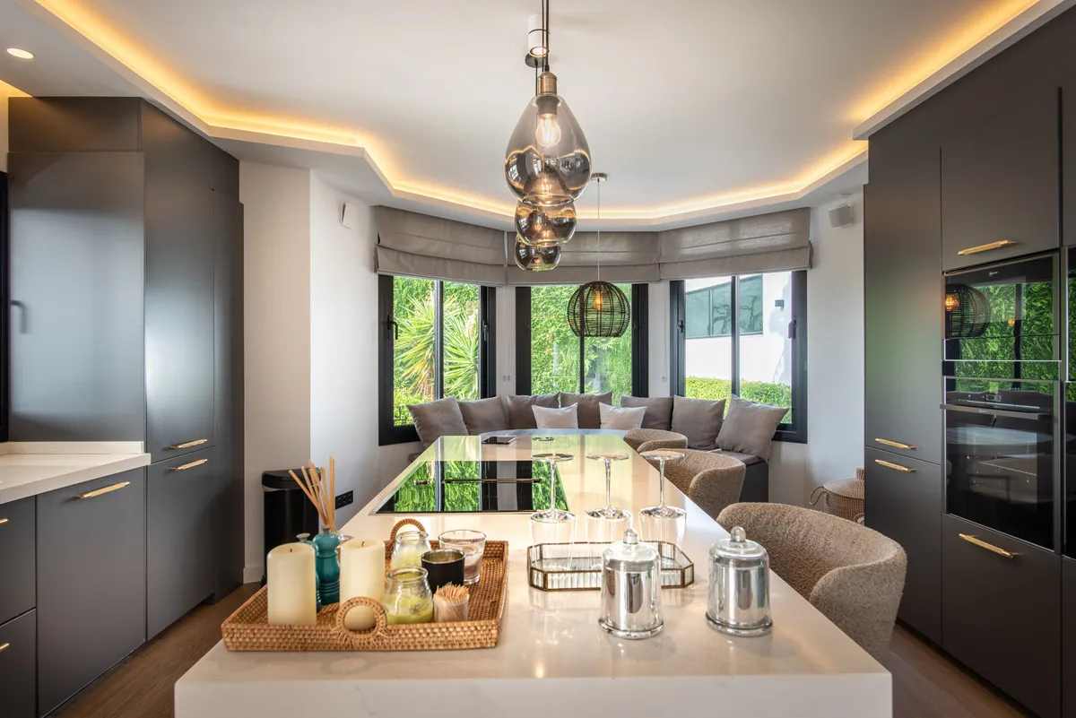 0f3db1e5-41c4-4989-afd9-49363c98bc0a