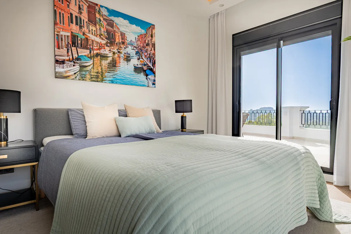 50b2d28c-0f5c-4c9d-b41e-f2518f8b4126