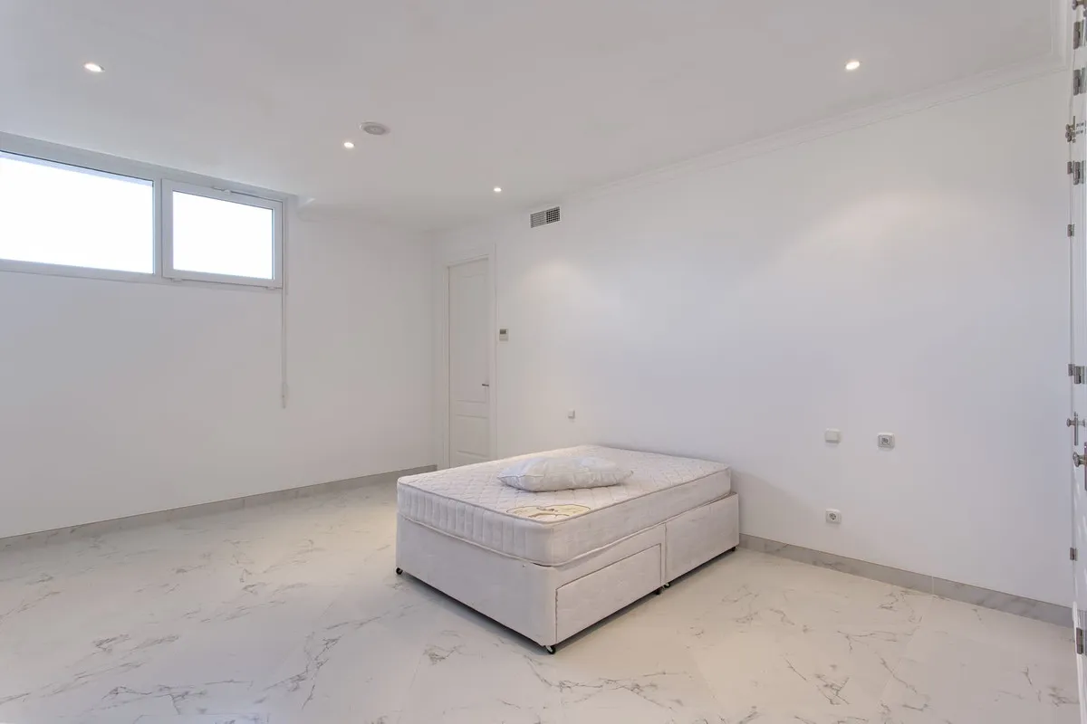 e1d49144-16cd-4499-8f49-8443e462a570