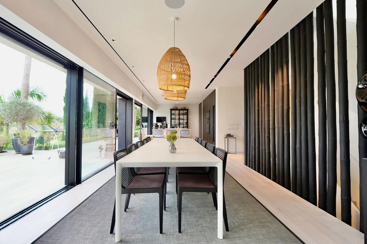 6542f7b4-d8cd-41a8-a527-7464f315d219